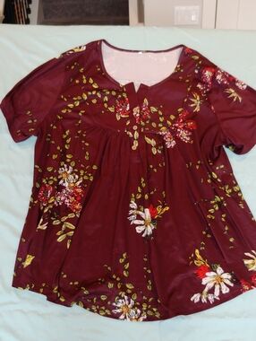 Women’s Floral Short-Sleeve Top - Burgundy